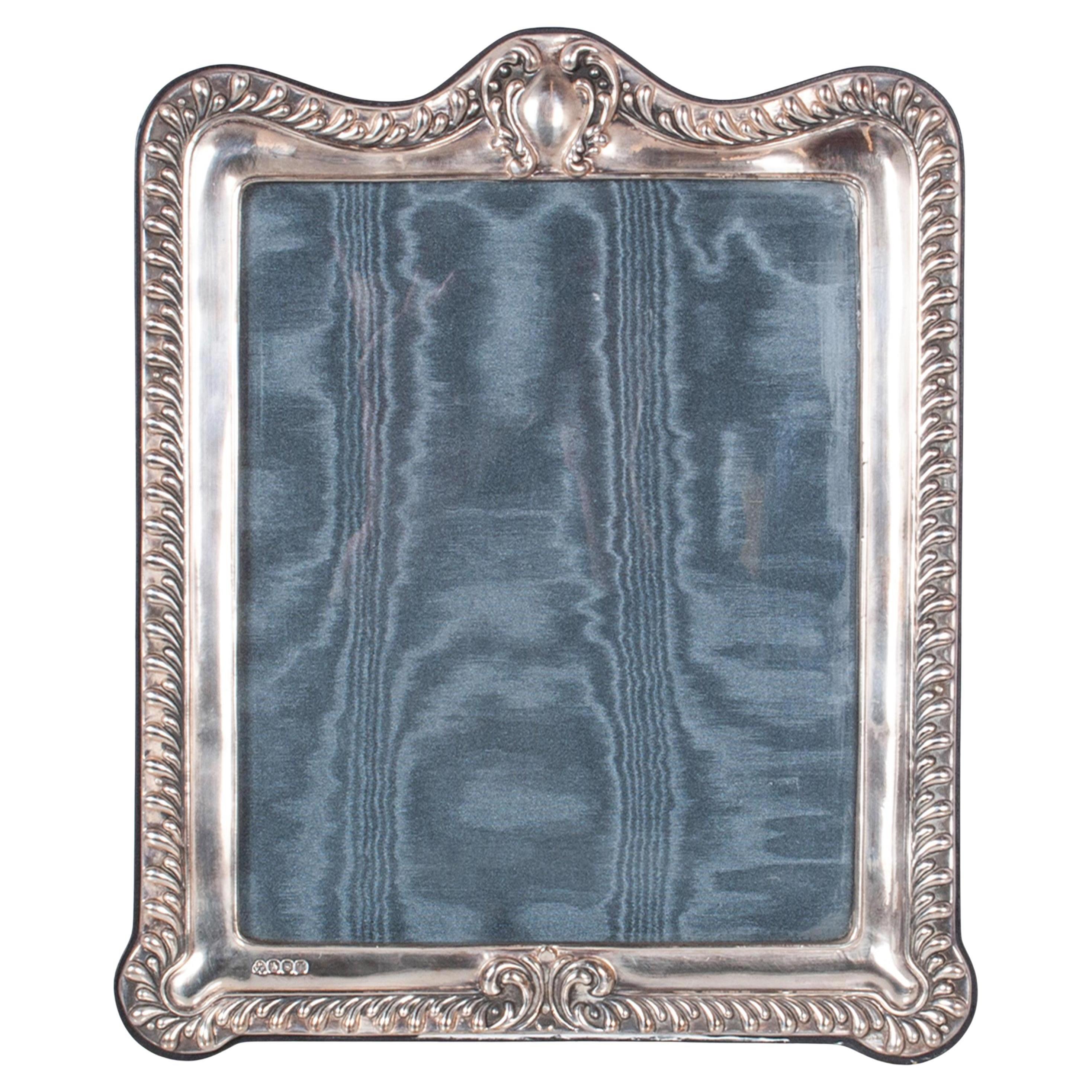 Cornice Britannia .999 d'argento Paul Vernon Fitchie Londra 1993 in vendita
