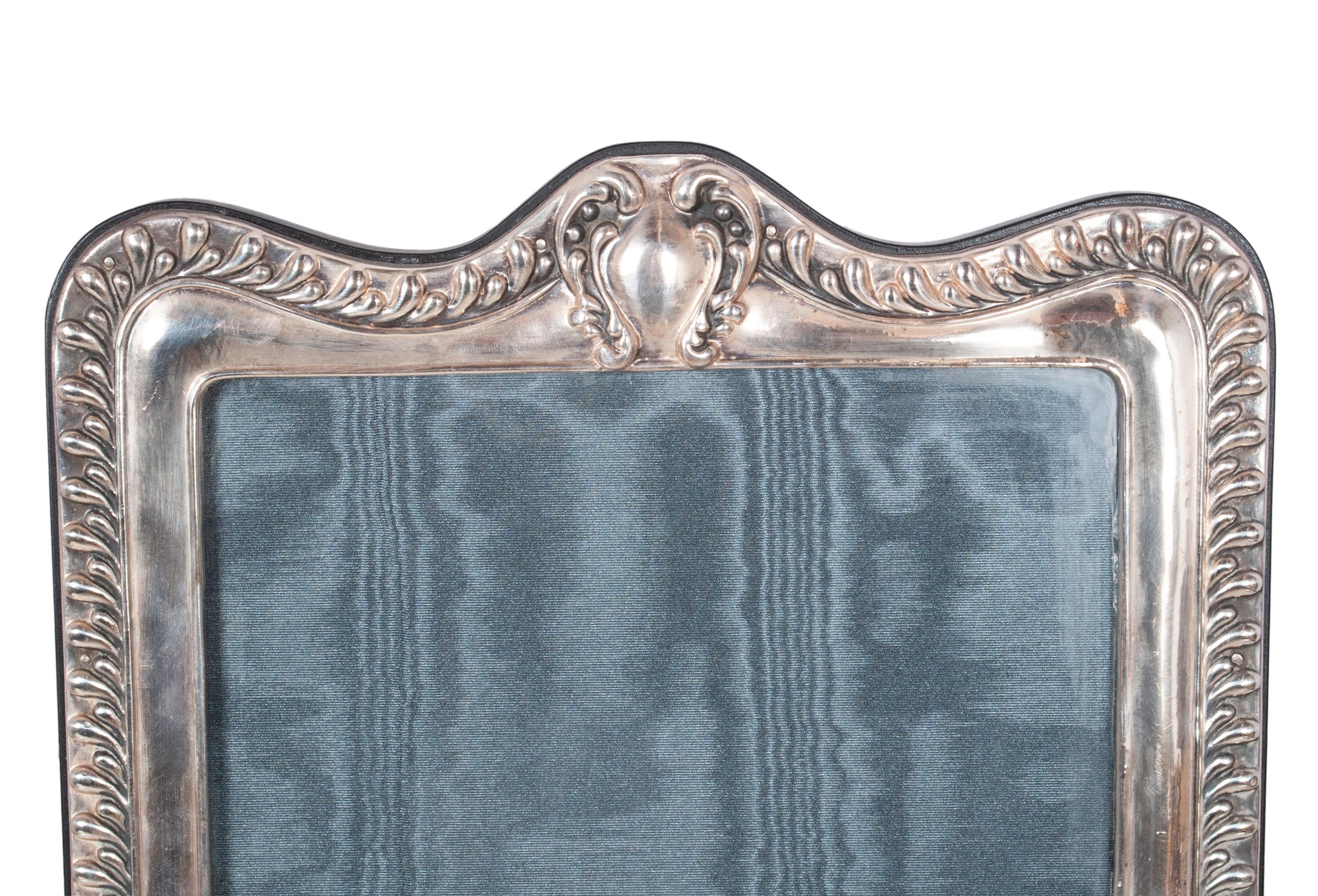 Cornice Britannia .999 d'argento Paul Vernon Fitchie Londra 1993 in vendita 6
