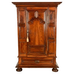 Antique French 18° secolo Louis XIV Lyonaise Walnut Armoire Bonnetiere 1710