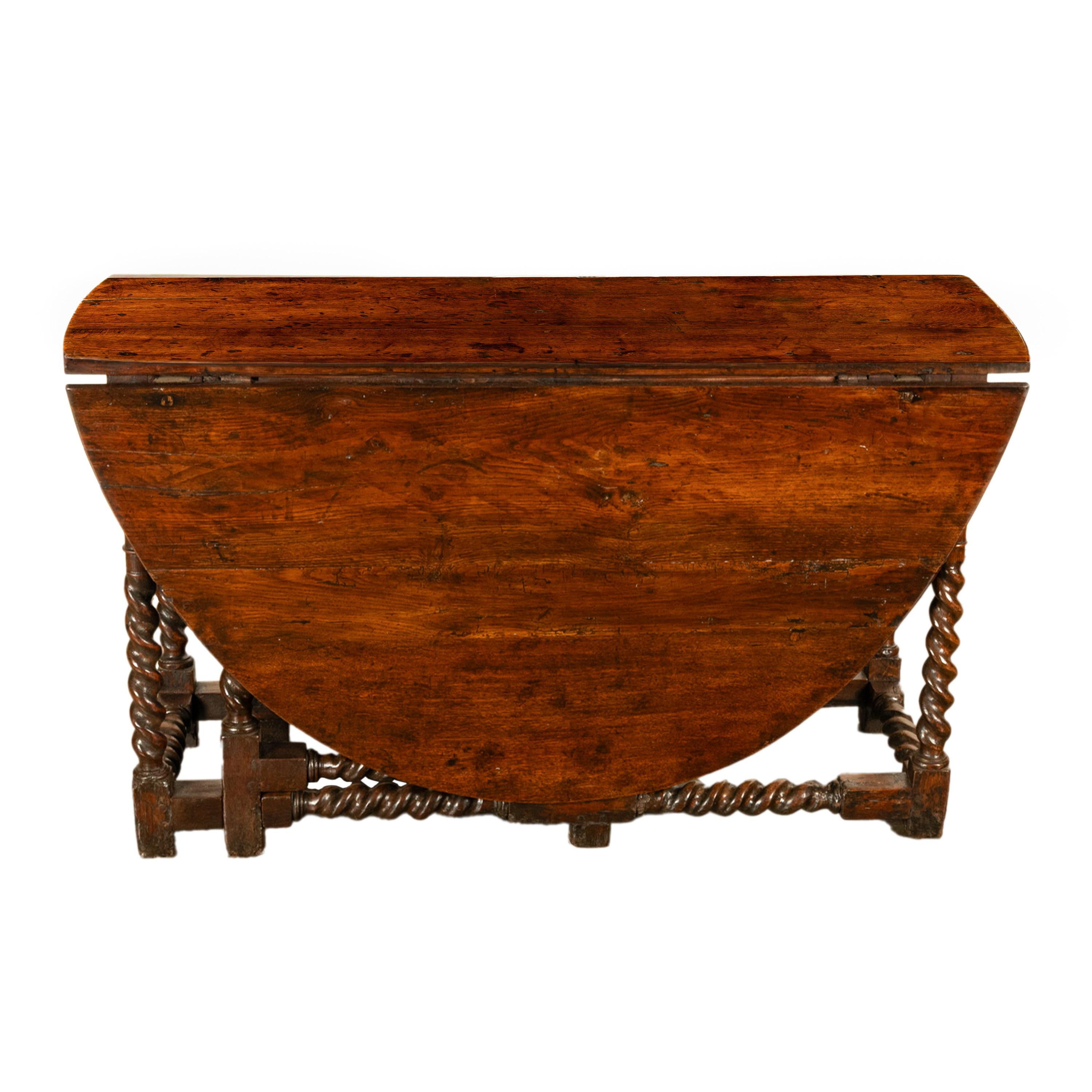 Table de salle à manger ancienne du 17e siècle en Oak Oak Twist Gateleg 1690 Bon état - En vente à Portland, OR