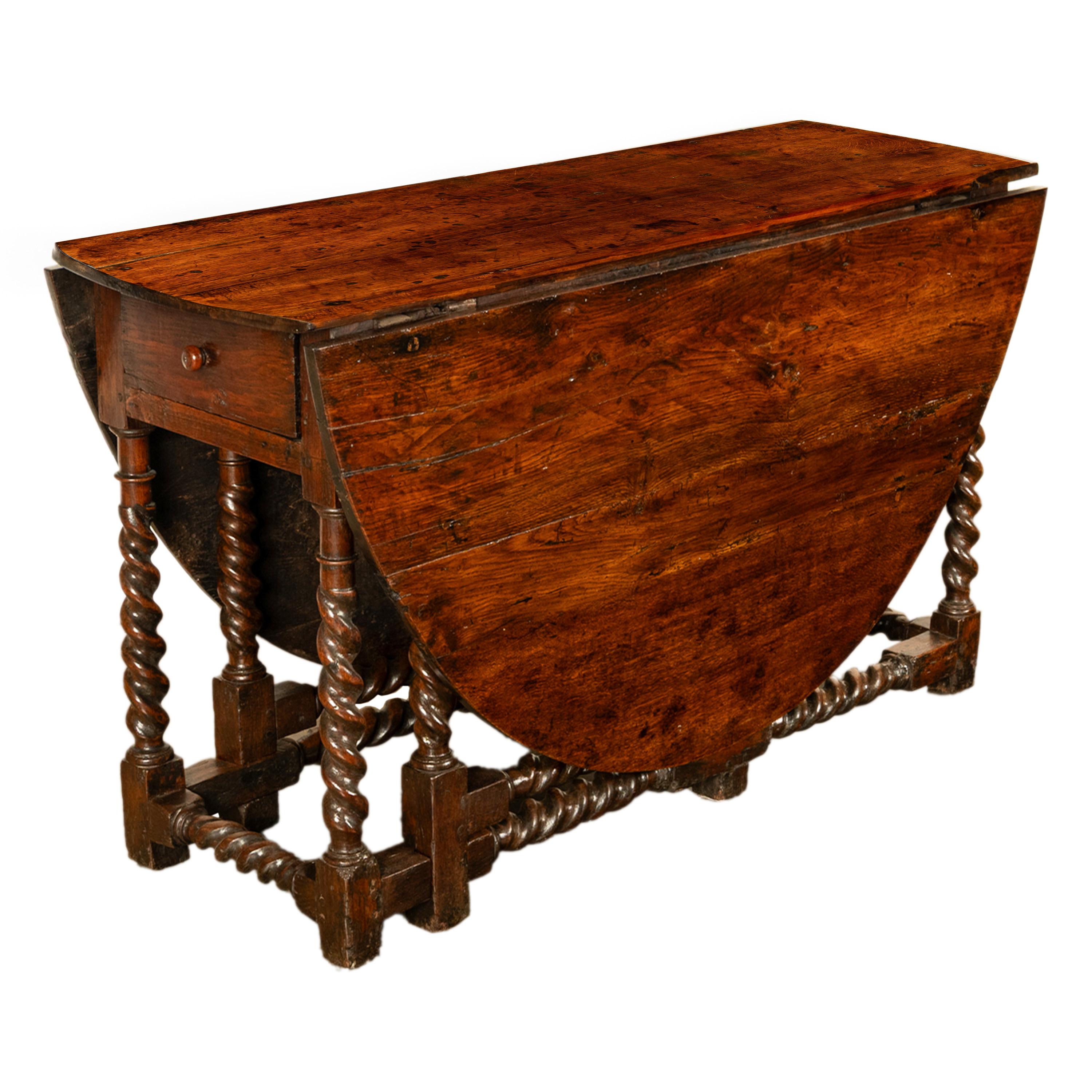 Anglais Table de salle à manger ancienne du 17e siècle en Oak Oak Twist Gateleg 1690 en vente