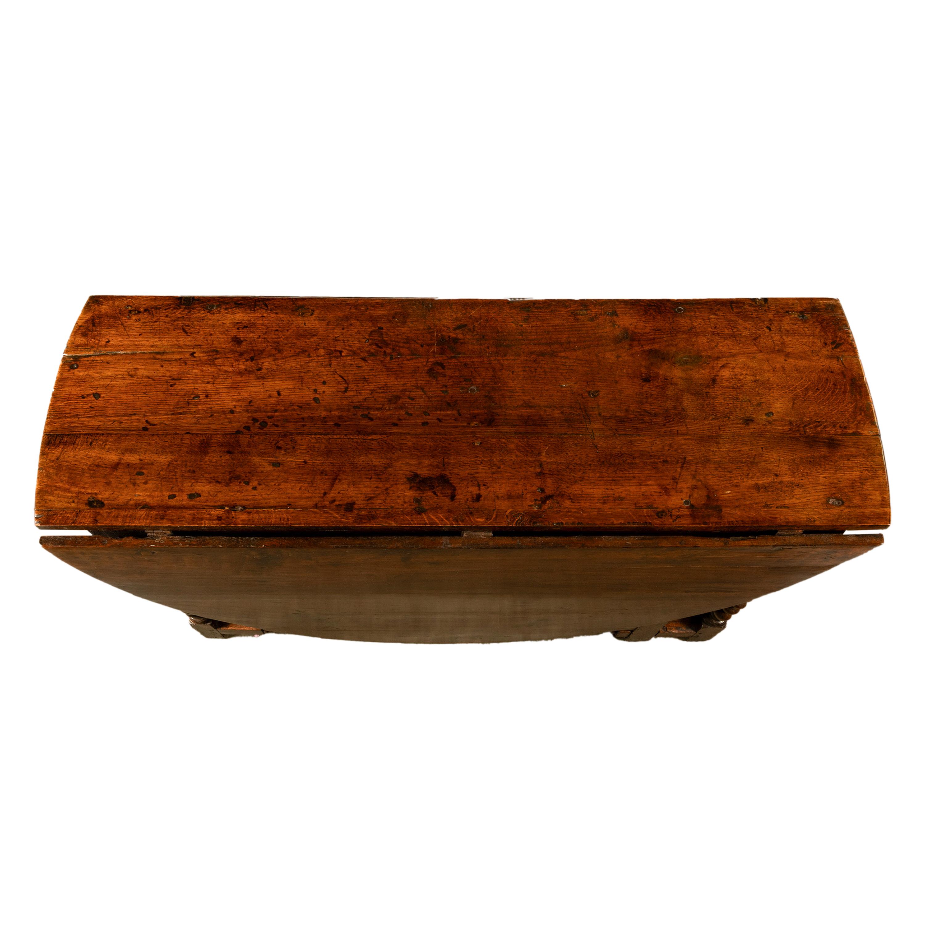Table de salle à manger ancienne du 17e siècle en Oak Oak Twist Gateleg 1690 en vente 9