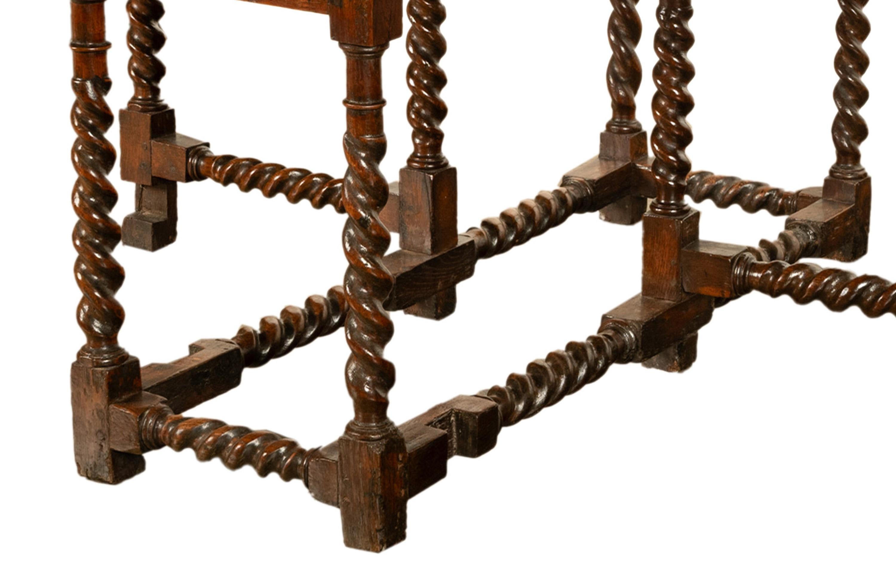 Table de salle à manger ancienne du 17e siècle en Oak Oak Twist Gateleg 1690 en vente 8