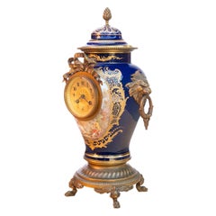 Reloj antiguo francés de porcelana de Sèvres, de G. Poitevin, con detalles de bronce dorado, de Japy Frères, de 8 días, de 1875