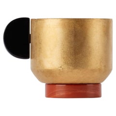 Zeitgenössische vergoldete Teetasse mit Onyx-Stein-Griff in Italien von Natalia Criado