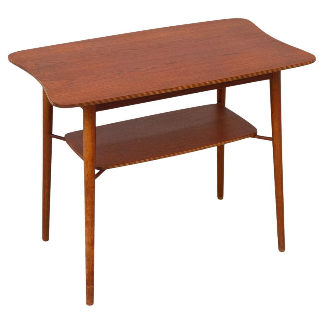 Table d'appoint ou table basse organique danoise en teck, années 1940. en vente