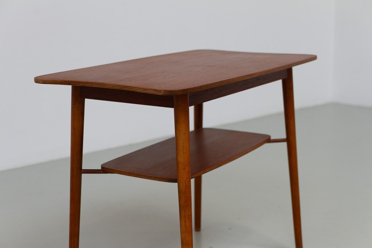 Table d'appoint ou table basse organique danoise en teck, années 1940. Bon état - En vente à Asaa, DK