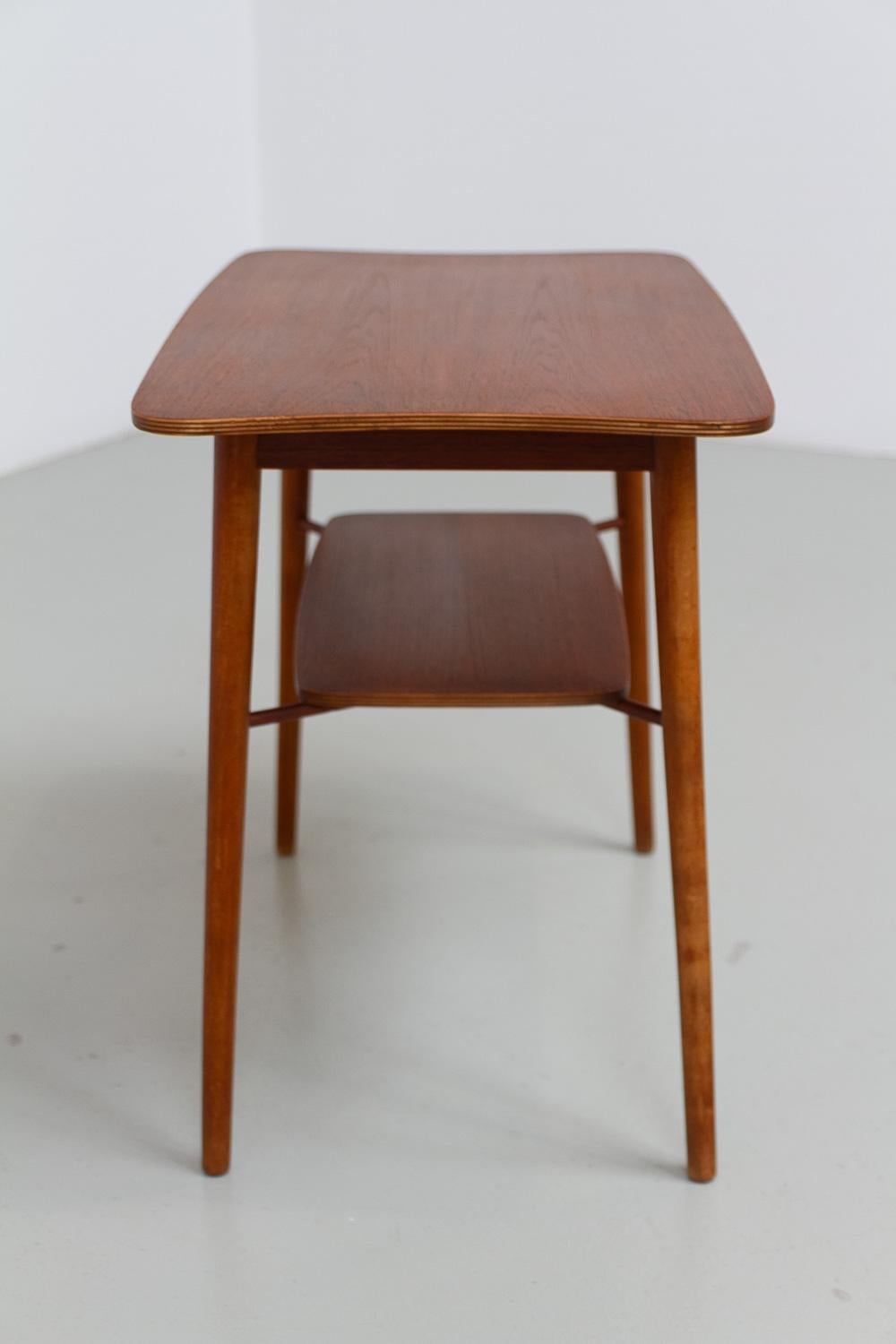 Table d'appoint ou table basse organique danoise en teck, années 1940. en vente 6