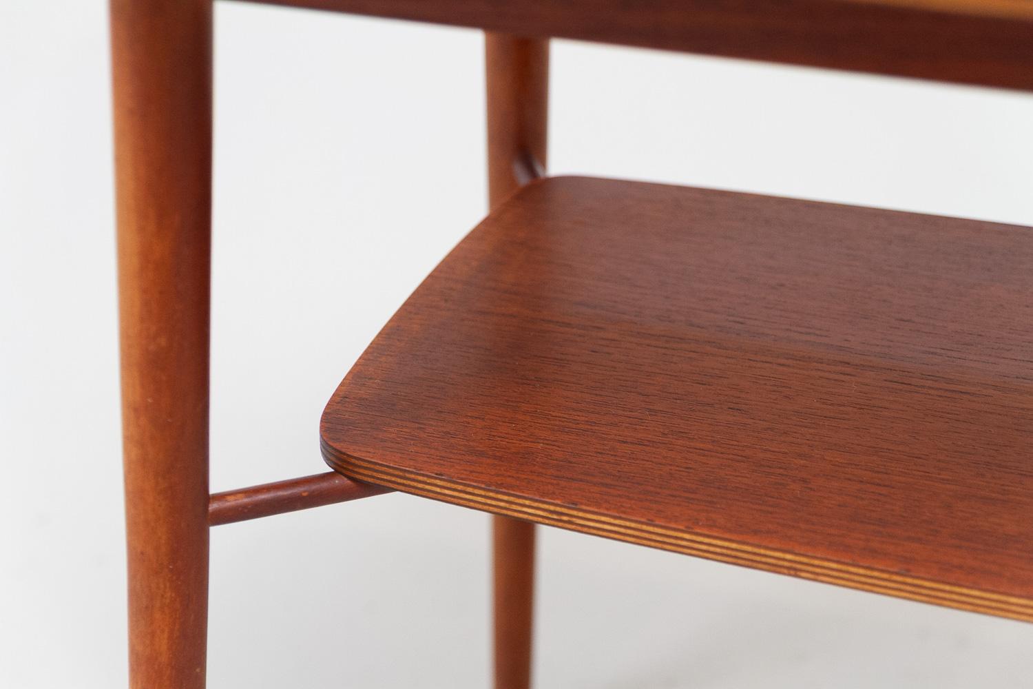 Table d'appoint ou table basse organique danoise en teck, années 1940. en vente 4