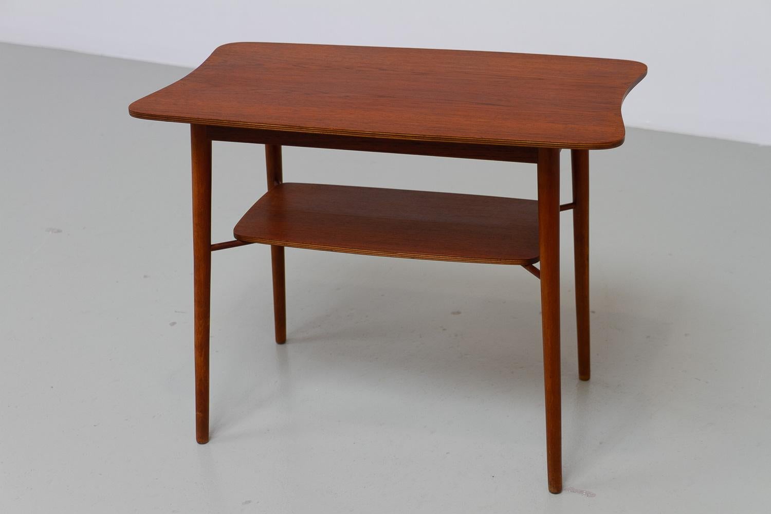Table d'appoint ou table basse organique danoise en teck, années 1940. en vente 7
