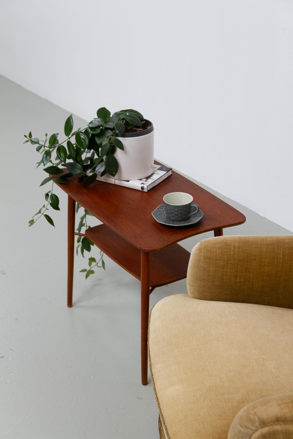 Table d'appoint ou table basse organique danoise en teck, années 1940. en vente 11
