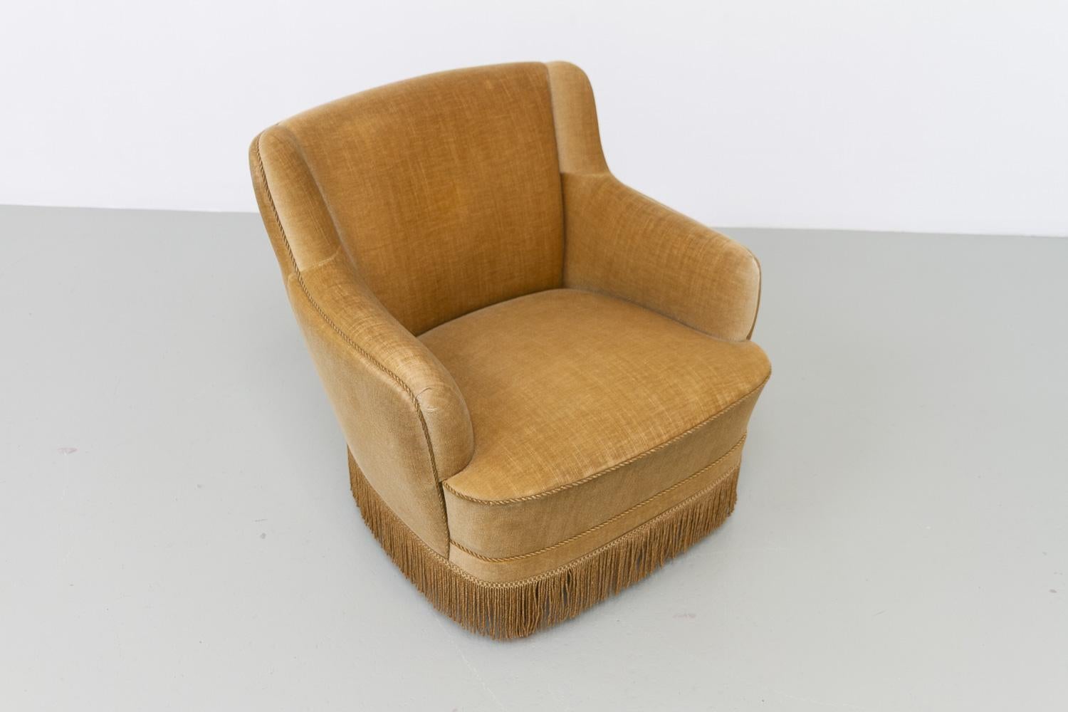Velluto Sedia da salotto danese in velluto di metà secolo, anni '60. in vendita