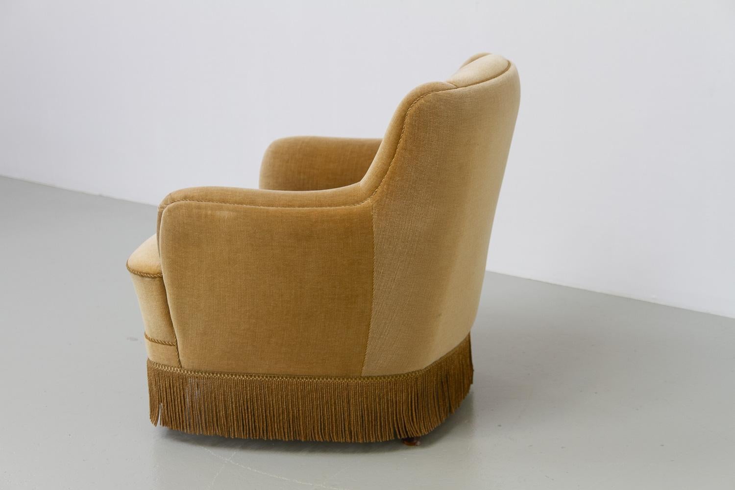 Sedia da salotto danese in velluto di metà secolo, anni '60. in vendita 4