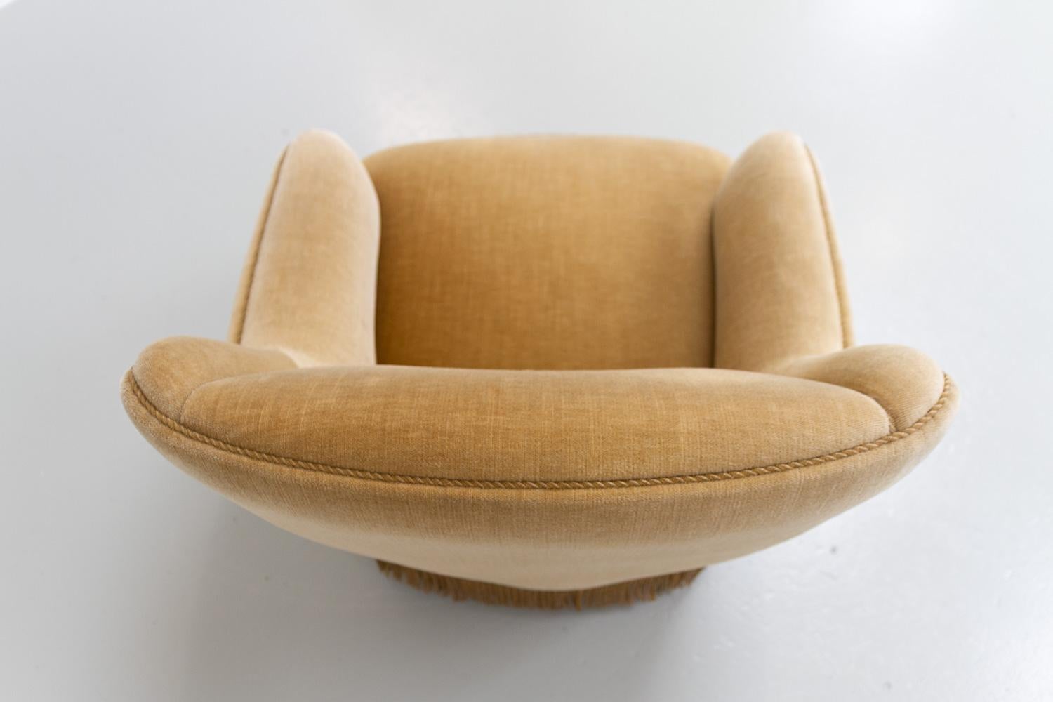 Sedia da salotto danese in velluto di metà secolo, anni '60. in vendita 1