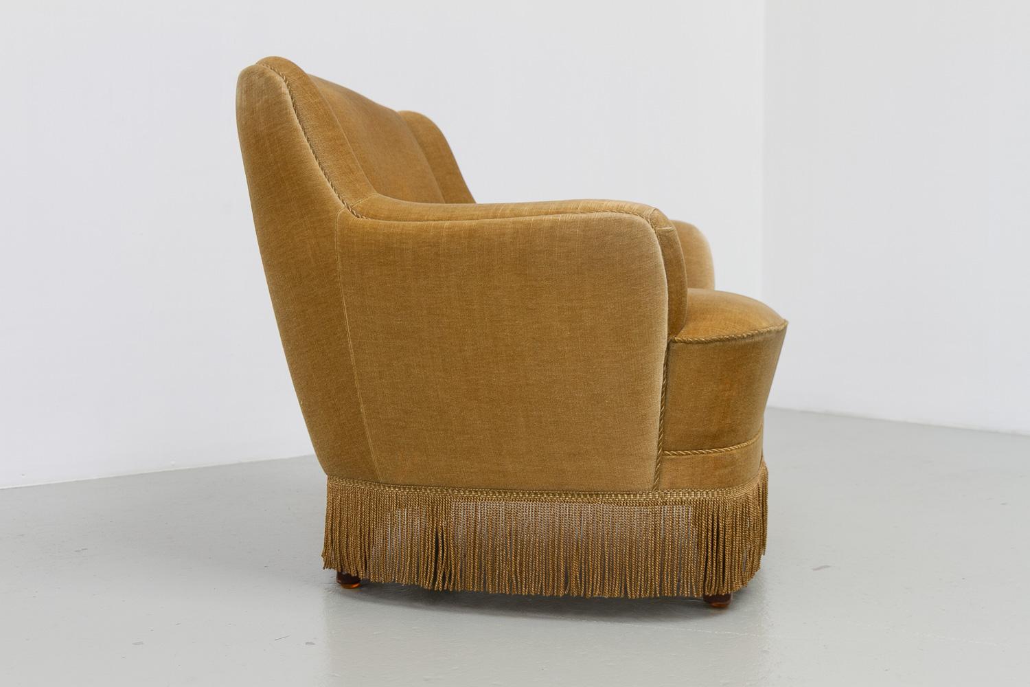 Sedia da salotto danese in velluto di metà secolo, anni '60. in vendita 2