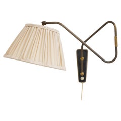 Dänische Designer-Wandleuchte aus Messing mit schwenkbarem Arm von Teknika, Dänemark, 1950er Jahre.