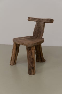 Sedia da sala a tre gambe in legno di olmo grezzo invecchiato, Danimarca, anni '70.