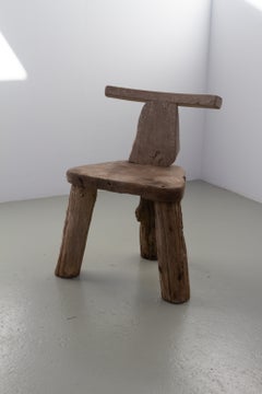Sedia da sala a tre gambe in legno di olmo grezzo invecchiato, Danimarca, anni '70.
