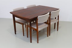 Sedie da pranzo in palissandro in stile moderno danese, disegnate da H. W. Klein per Bramin, anni ’60. Set di 4 pezzi.