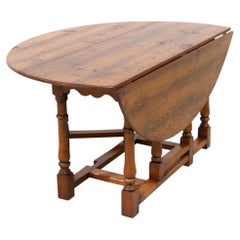 Large Danish Gateleg Drop-leaf Dining Table in Oak, 1930s.