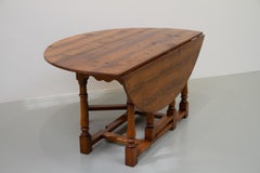Large Danish Gateleg Drop-leaf Dining Table in Oak, 1930s.
