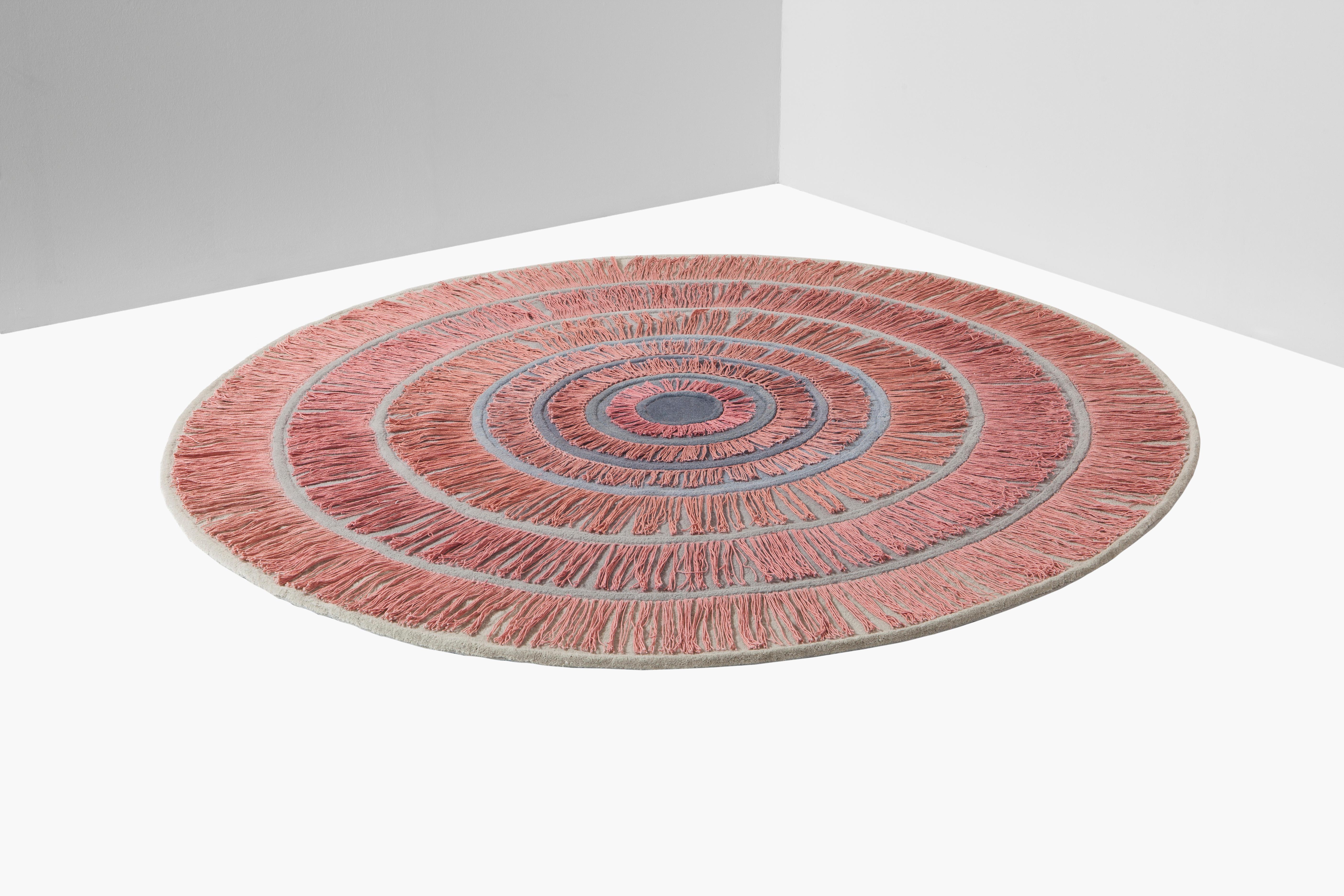 Human Circle Paradiso-Teppich, handgetuftet aus Wolle (21. Jahrhundert und zeitgenössisch) im Angebot