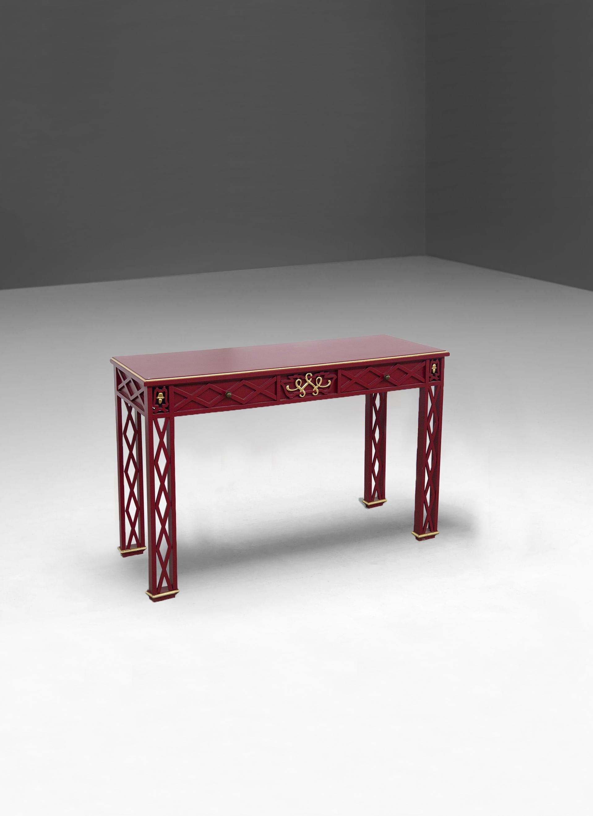 Mid-Century moderno Italian Art Decò lacquered red console with gold inserts in vendita
