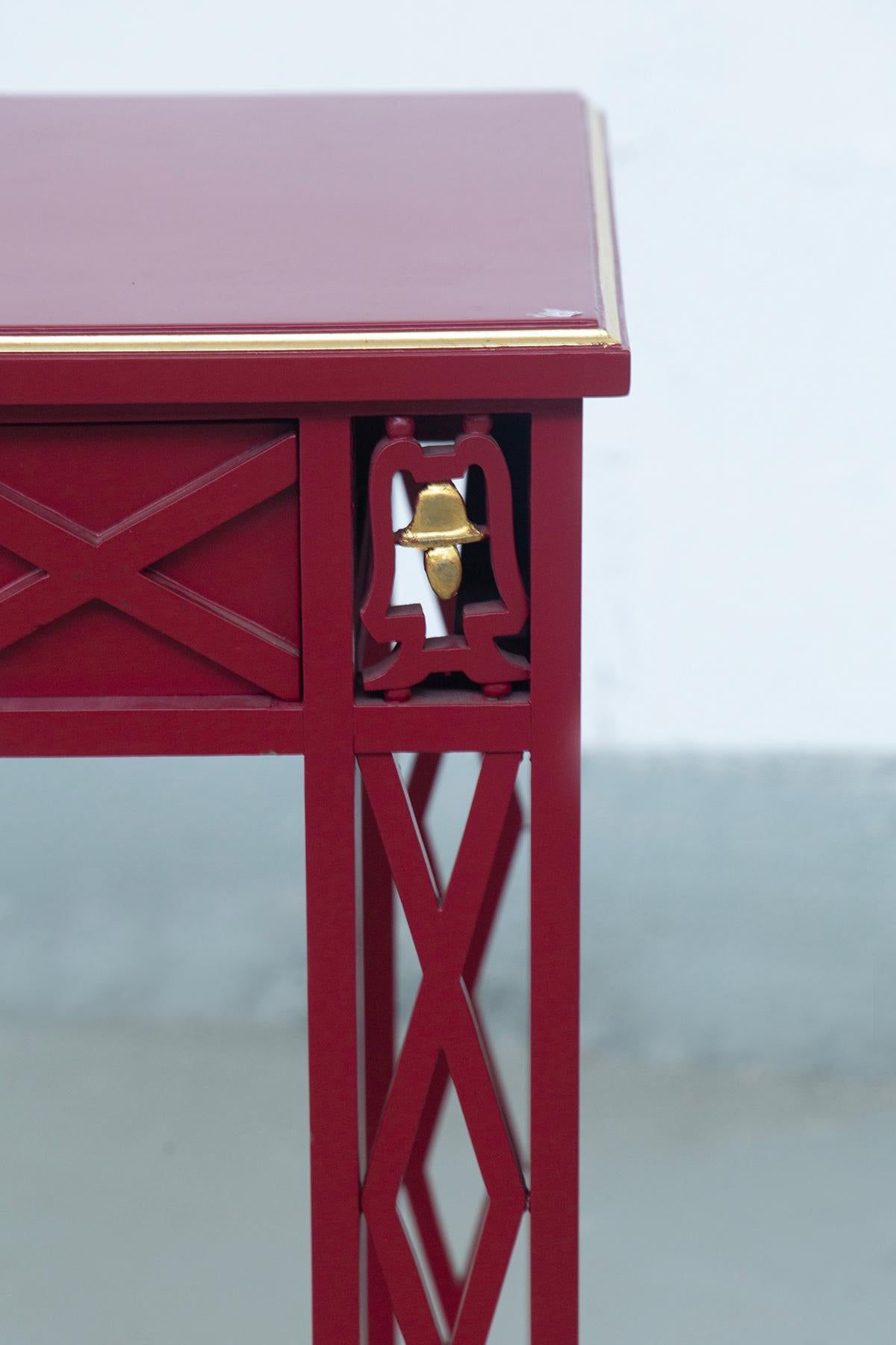 Italian Art Decò lacquered red console with gold inserts in vendita 4