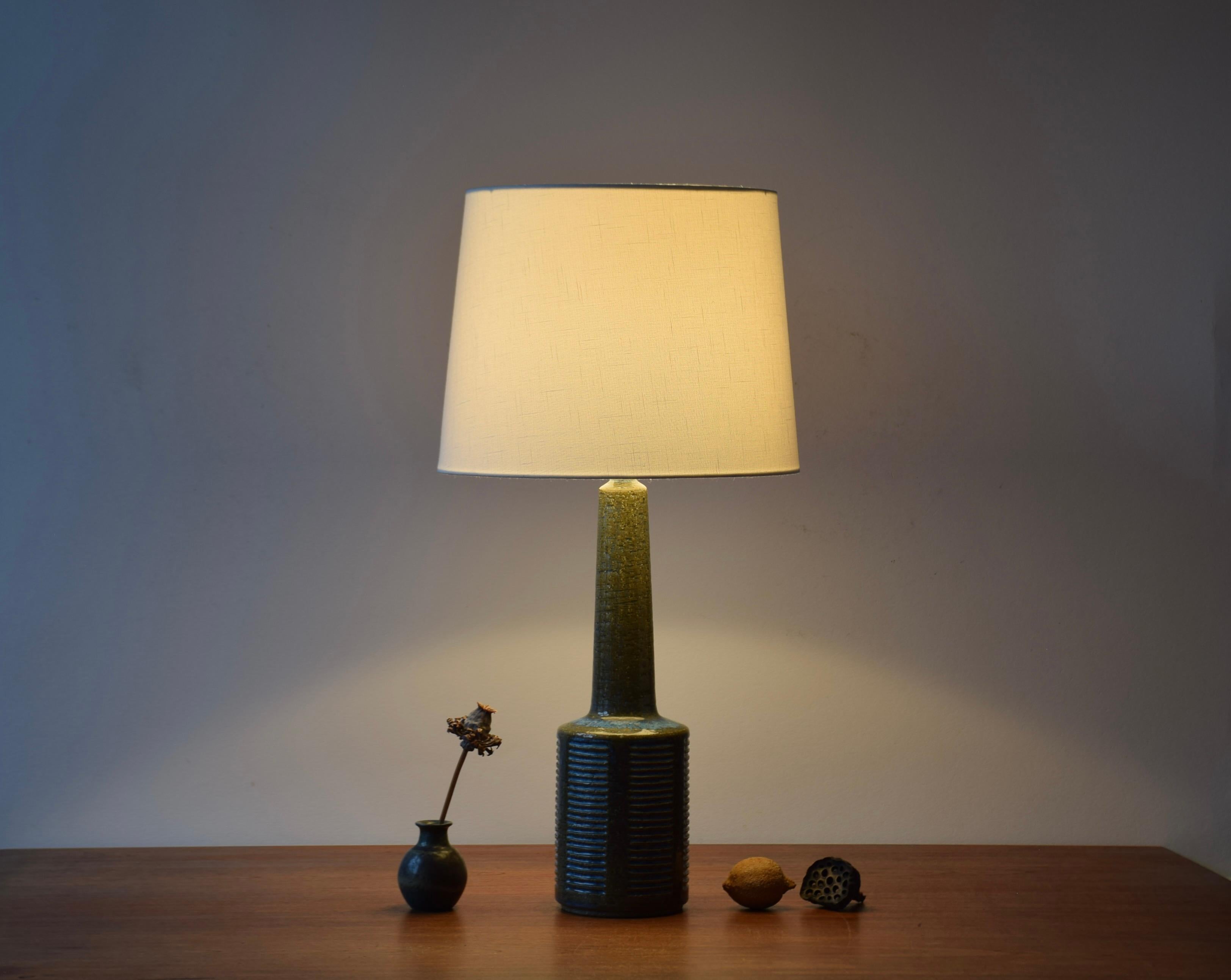 Lampada da tavolo moderna danese Palshus Tall Moss Green and Blue con paralume nuovo In condizioni buone in vendita a Silkeborg, Silkeborg