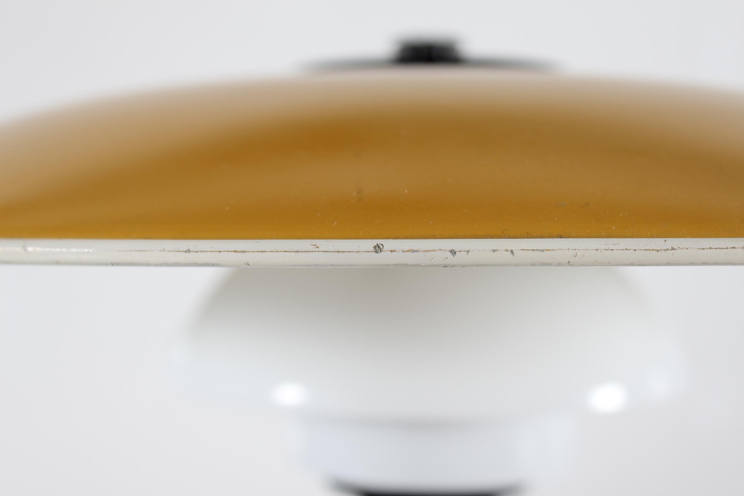 Lampe de table Poul Henningsen Art Deco PH PH 3½-2 Verre + abat-jour jaune chaud années 1930 Bon état - En vente à Silkeborg, Silkeborg