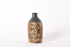 Jarrón «Baca Flask» de Nils Thorsson para Aluminia, negro y amarillo, danés, década de 1960, color poco común