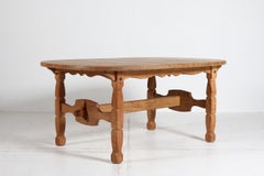 Mesa de comedor ovalada y extensible danesa de roble, al estilo de Henning Kjærnulf, de los años 70