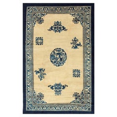 Antiker chinesischer Peking-Teppich aus den 1920er Jahren, cremefarben, mit Medaillon-Motiv, geometrischem Muster und geknüpfter Wolle