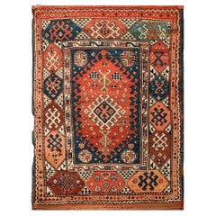 Antiker türkischer Wollteppich aus Konya aus den 1870er Jahren, quadratisch, mit rotem Medaillon und Tribal-Muster, als Akzentteppich