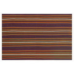 Piccolo tappeto turco vintage Kilim decorativo a strisce colorate e vivaci, degli anni '50, tessuto a filo piatto