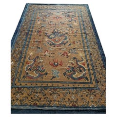 Kleiner antiker chinesischer Seiden-Teppich im Stil der 1880er Jahre mit Kamelmotiv und ostasiatischem Drachenmotiv