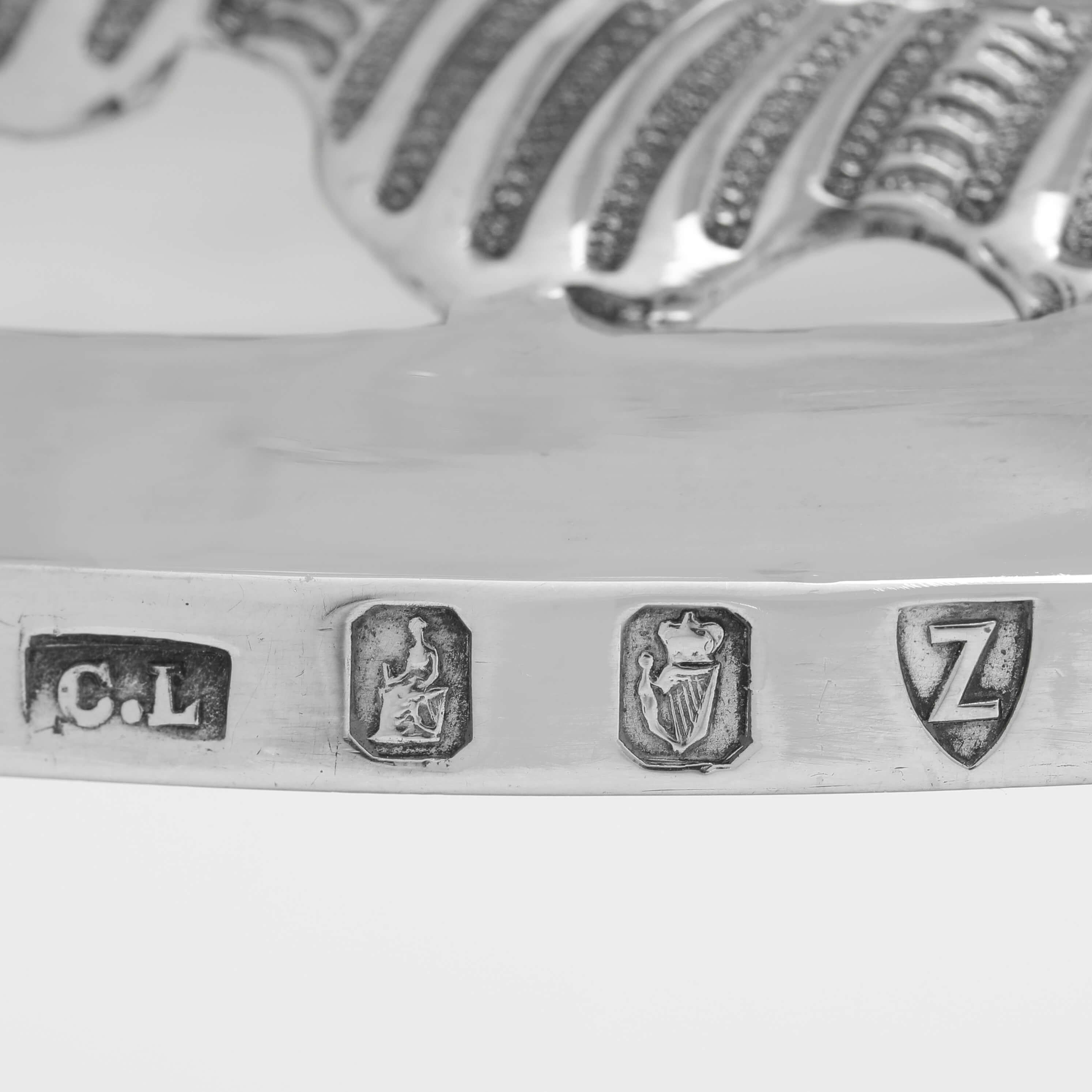 Fine XIX secolo Antico anello da tavola irlandese vittoriano in argento sterling di Dublino, 1895 in vendita