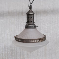 Lampe à suspension française d'antiquités en verre conique et laiton