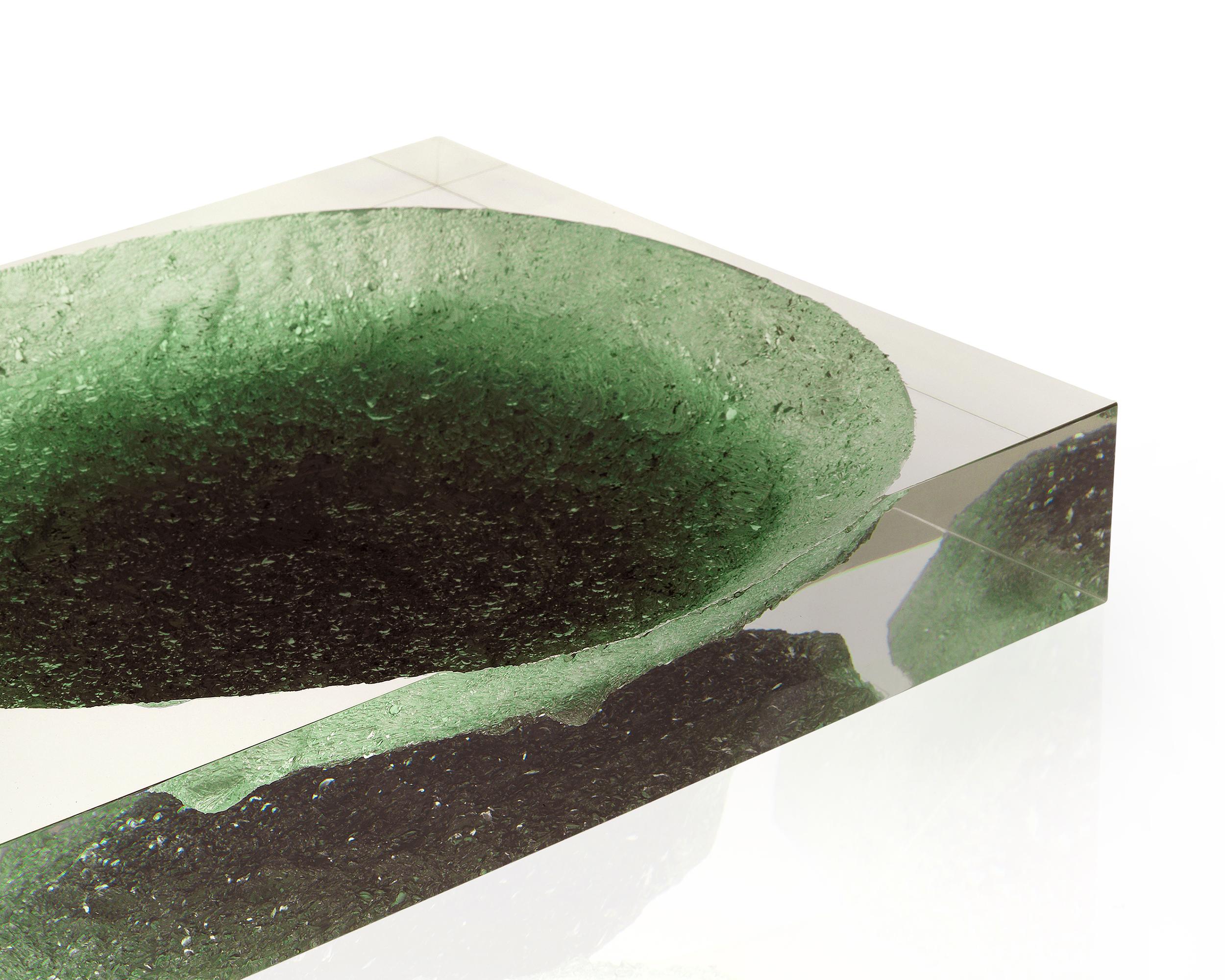 En vente : Green (Emerald) Centre de table Glacoja du 21e siècle en méthacrylate transparent d'Analogia Project 2
