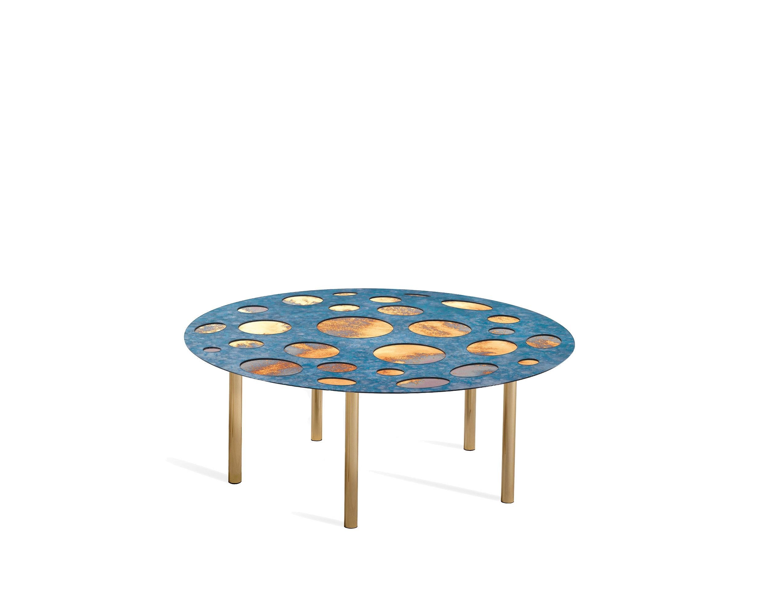 En vente : Blue (Cobalt Blue Volcano) Table centrale Venny du 21e siècle en couches de miroirs décoratifs par Matteo Cibic