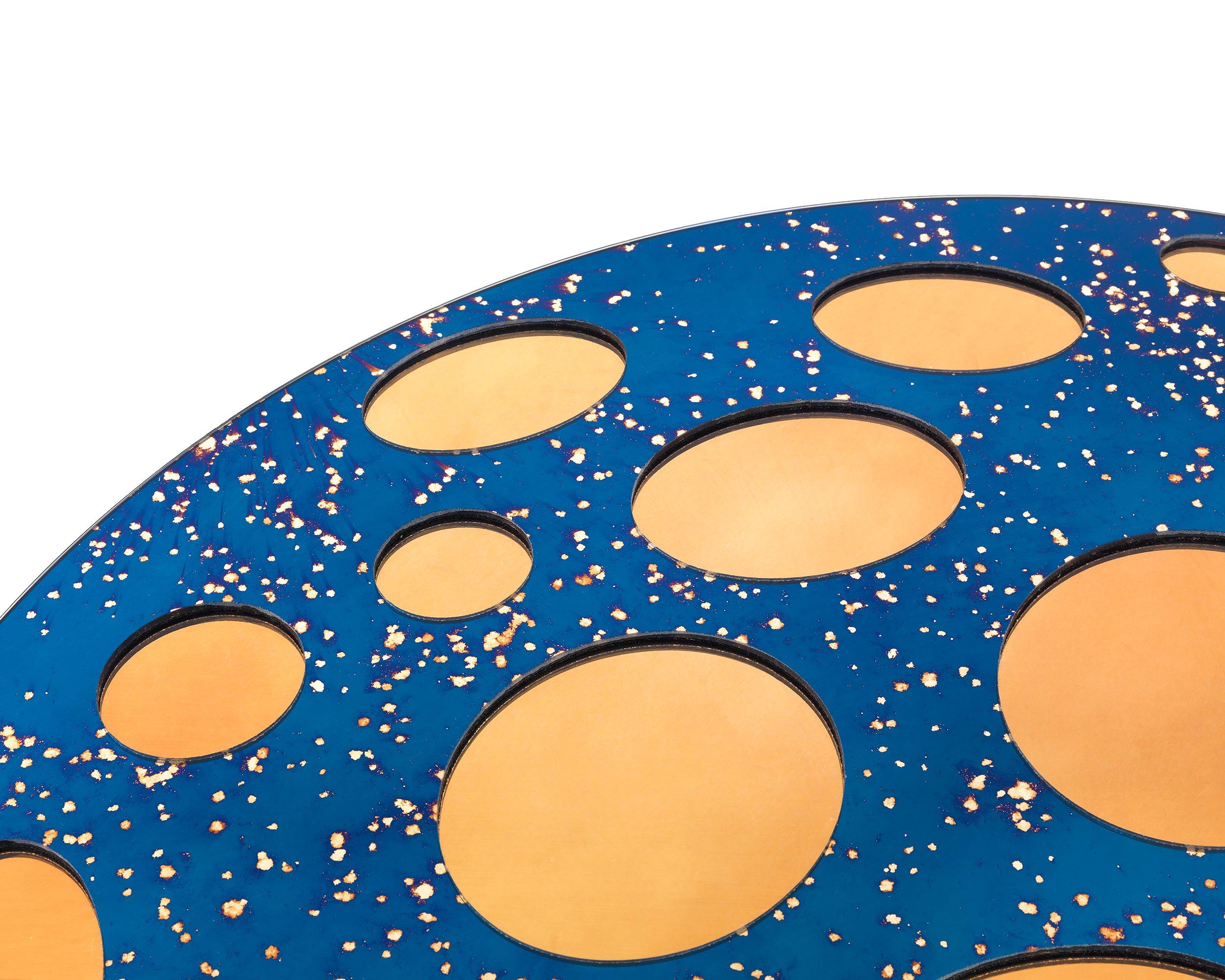 En vente : Blue (Blue Star Dust) Petite table Venny du 21ème siècle en couches de miroirs décoratifs de Matteo Cibic 2