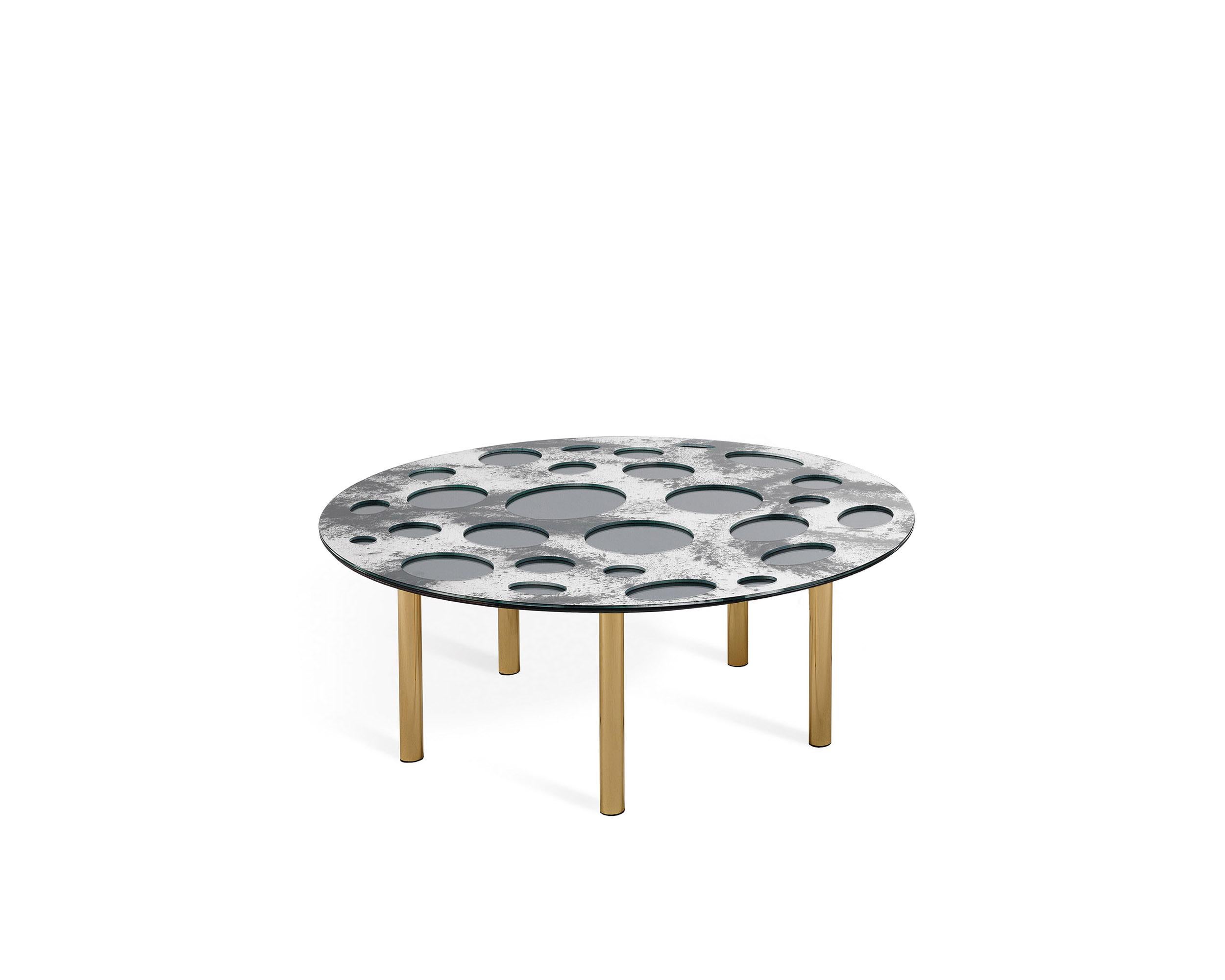 En vente : Gray (Moon) Petite table Venny du 21ème siècle en couches de miroirs décoratifs de Matteo Cibic