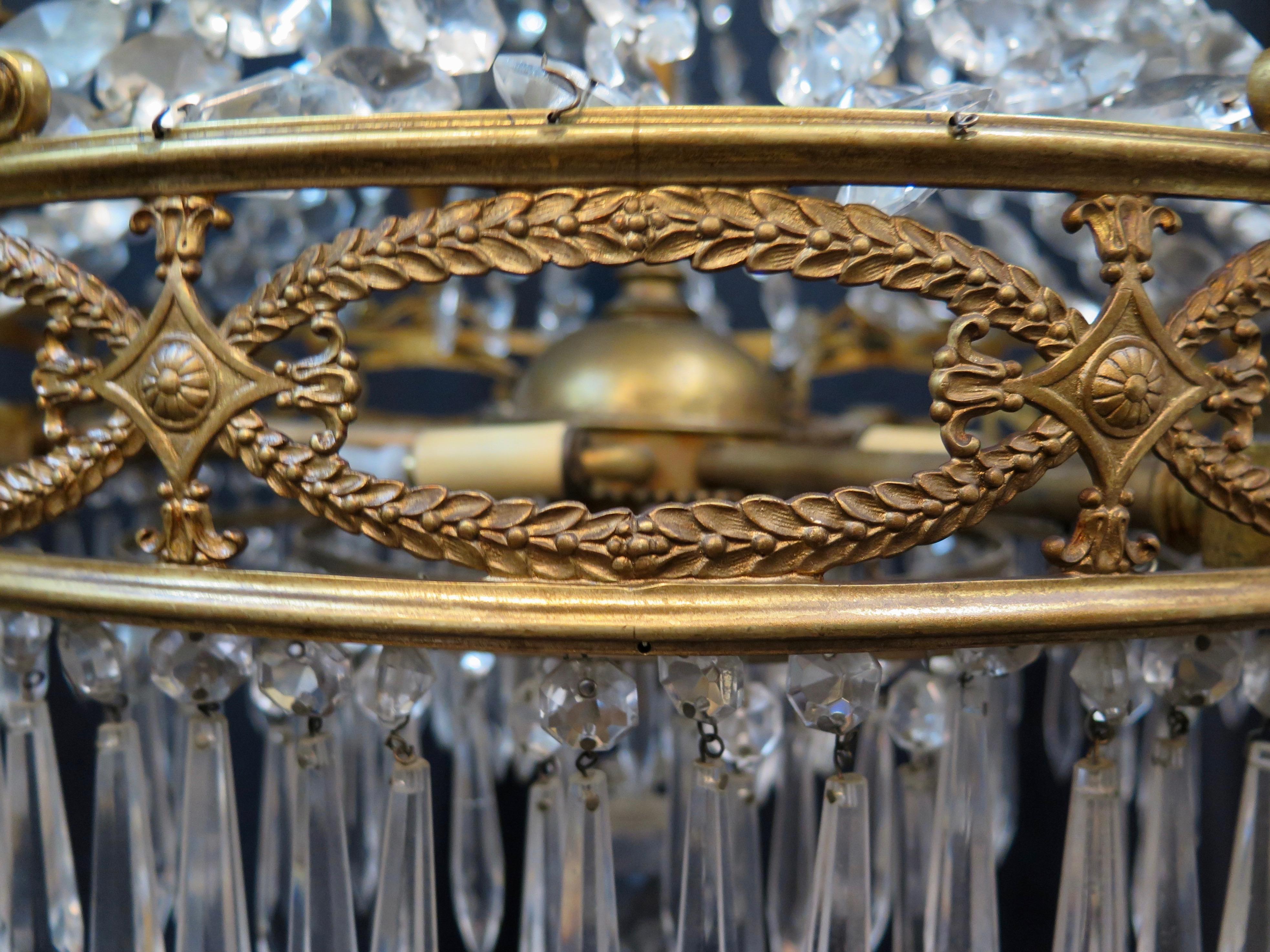 Antiker französischer Kronleuchter aus vergoldeter Bronze und Kristall, Vintage im Zustand „Gut“ im Angebot in Bronx, NY
