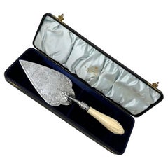 Paleta inglesa antigua de plata de ley para albañiles Mango de hueso Henry Wilkinson