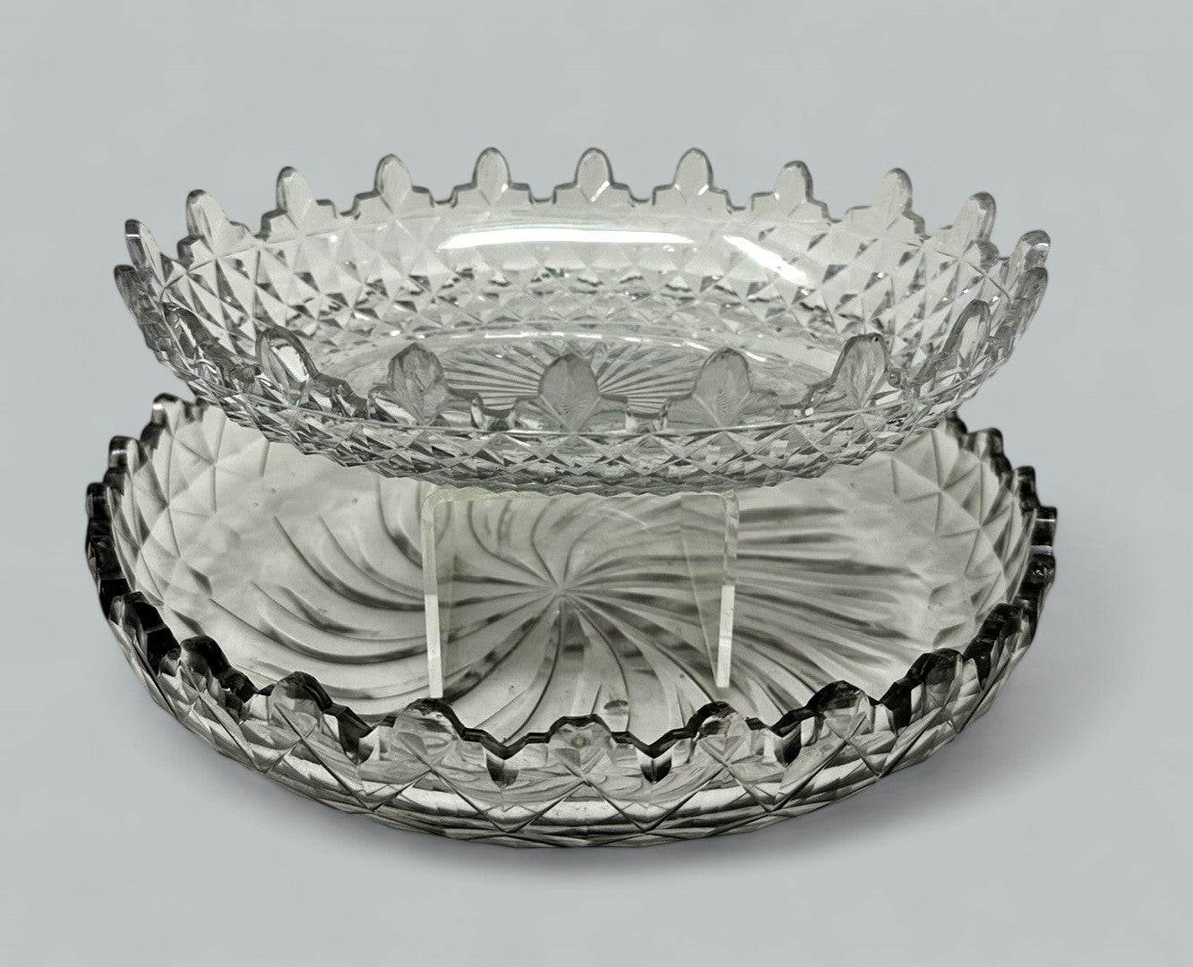 Antico vassoio circolare irlandese in vetro tagliato di Waterford Crystal vittoriano