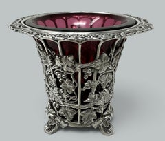 Centro de mesa antiguo francés de plata de ley con jarrón de cristal color arándano, estilo Baccarat, siglo XIX
