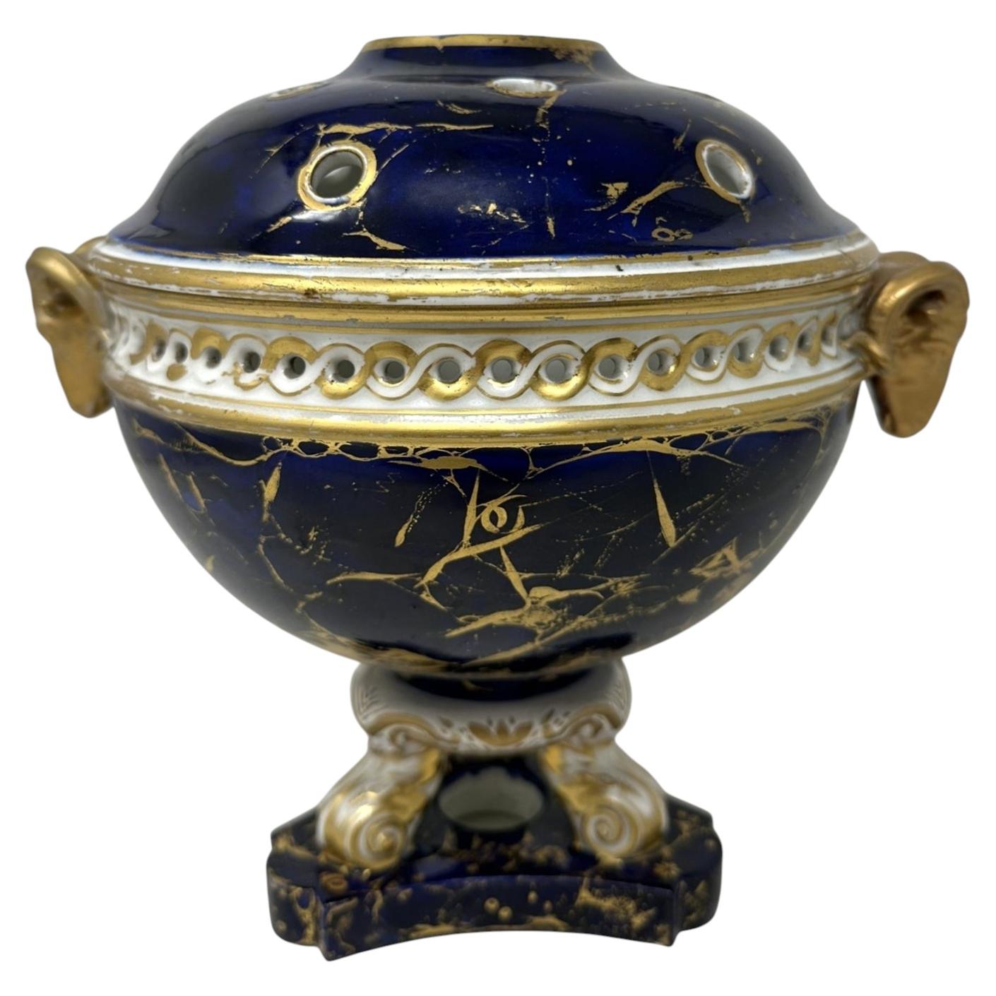 Vaso antico inglese in stile Regency, Crown Derby, da pot-pourri, blu cobalto, 1815 in vendita