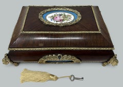 Portagioie antico in porcellana di Sèvres, con struttura in legno, stile Regency, 19Ct