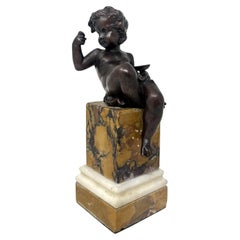 Antigüedad de la época Regencia, del «Grand Tour», de bronce dorado francés, con querubines «putti», de mármol de Siena, del siglo XIX