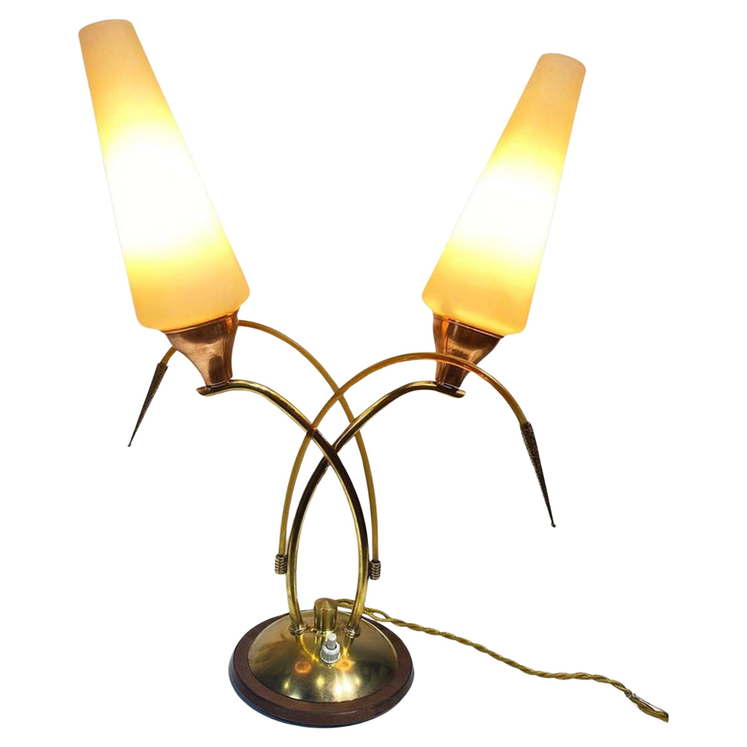 Lampada da tavolo vintage in ottone e opalina bianca, 1950 circa